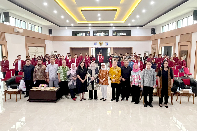 Gelaran Seminar “Leadership start here: BEM sebagai pilar kepemimpinan mahasiswa untuk mewujudkan Indonesia Emas 2045” Bersama Hj. Himmatul Aliyah, S.Sos.