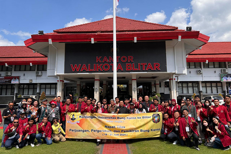 Rangkaian Ziarah ke Makam Bung Karno Civitas Akademika UBK Diterima Pemkot Blitar