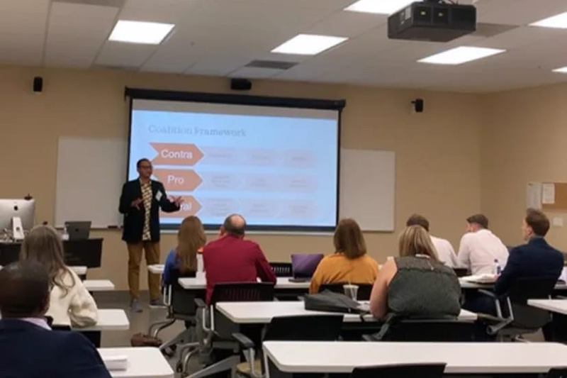 Dosen UBK Mengikuti Pertemuan Tahunan Asosiasi Komunikasi Olahraga di Los Angeles